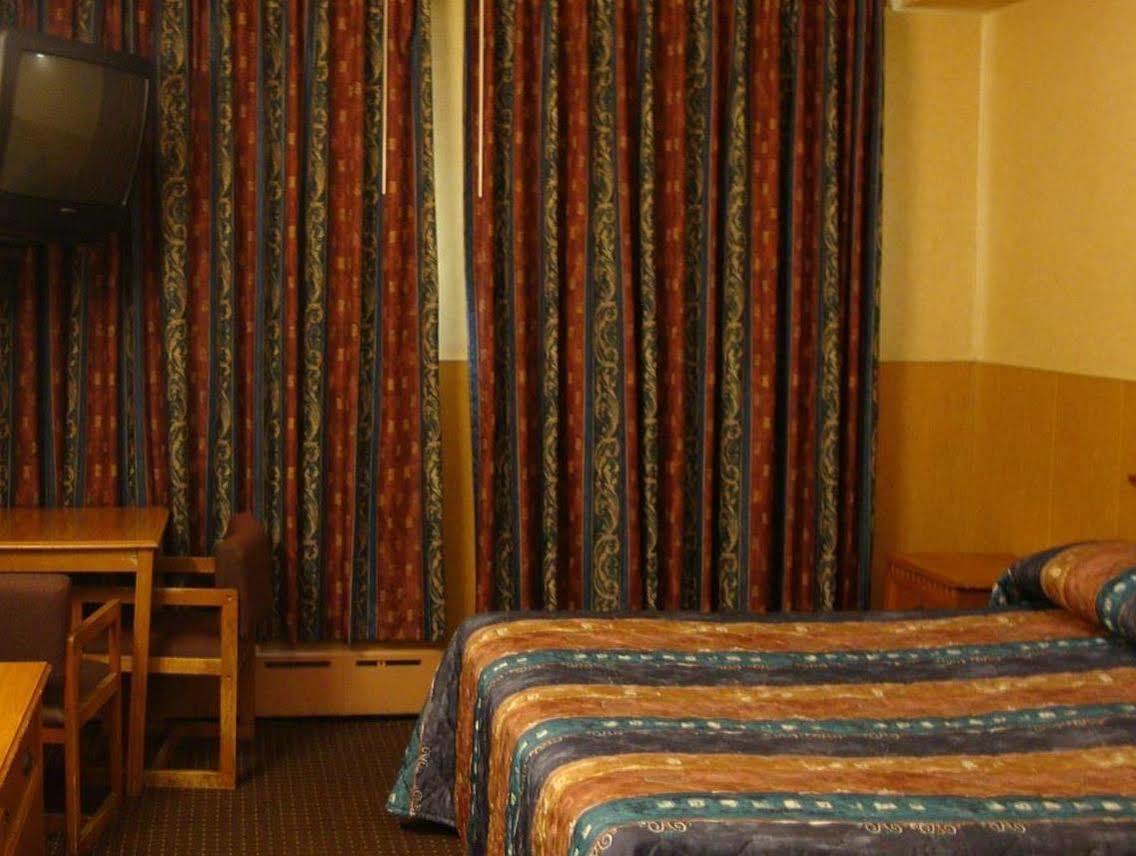 Riviera Motor Inn Brooklyn New York Bagian luar foto