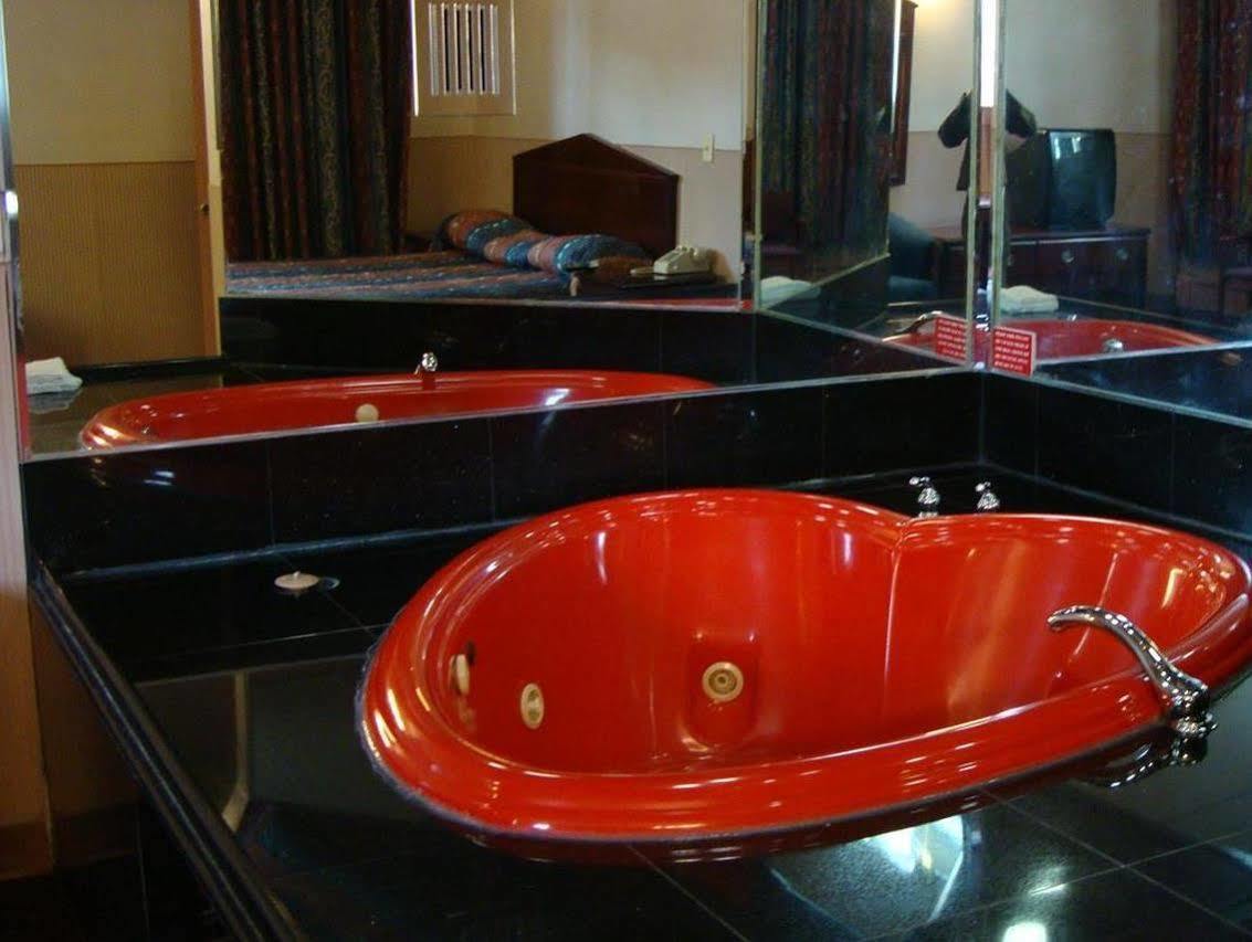 Riviera Motor Inn Brooklyn New York Bagian luar foto