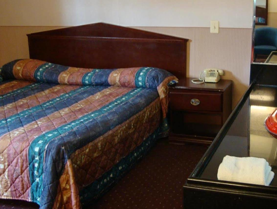 Riviera Motor Inn Brooklyn New York Bagian luar foto