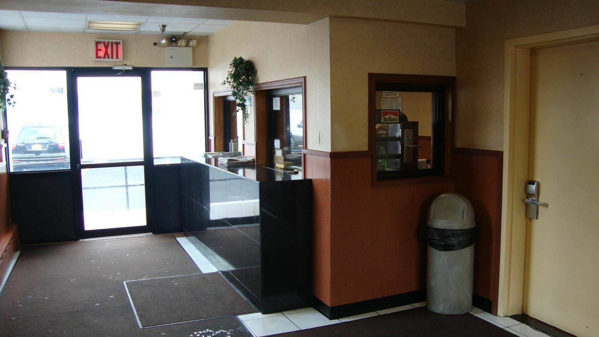 Riviera Motor Inn Brooklyn New York Bagian luar foto